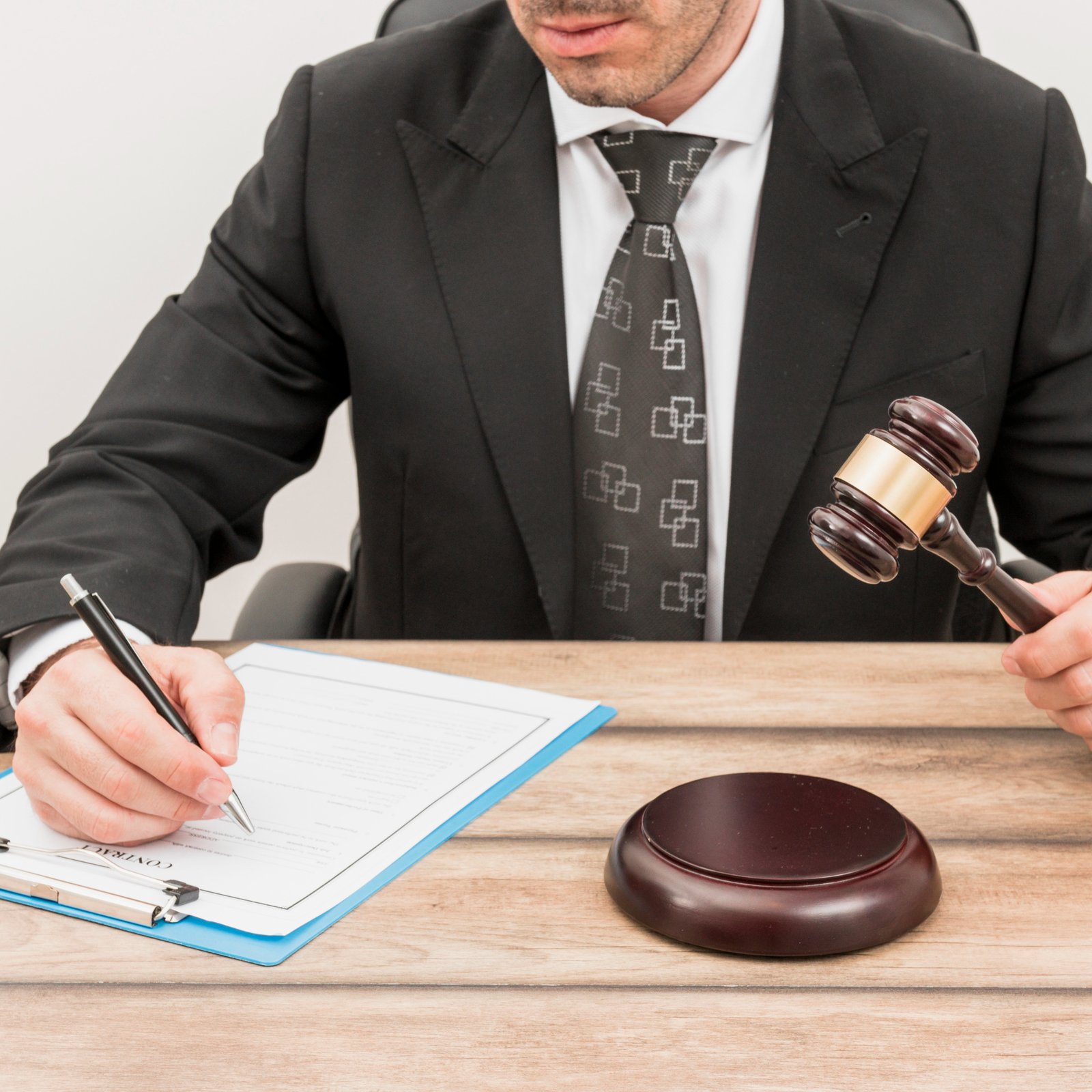 Contactar Servicios Legales en Ibiza